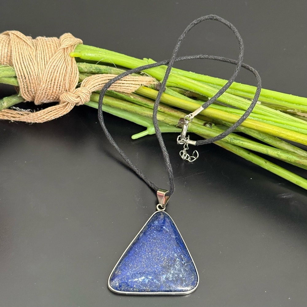 Vintage Lapis Lazuli Stone Triangle Pendant Cord Necklace 24g.
